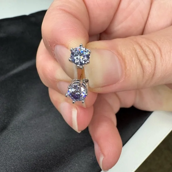 Lavender moissanite 1 ct earrings - Picture 1 of 4